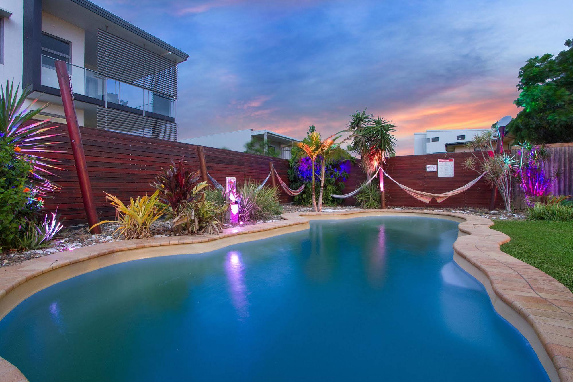 Хостел Gladstone Backpackers Экстерьер фото